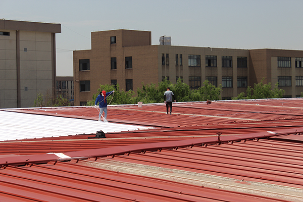 廠房彩鋼瓦屋面多久需要翻新一次？?jī)r(jià)格是多少？